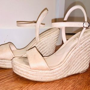 Bonnibel wedges beige
